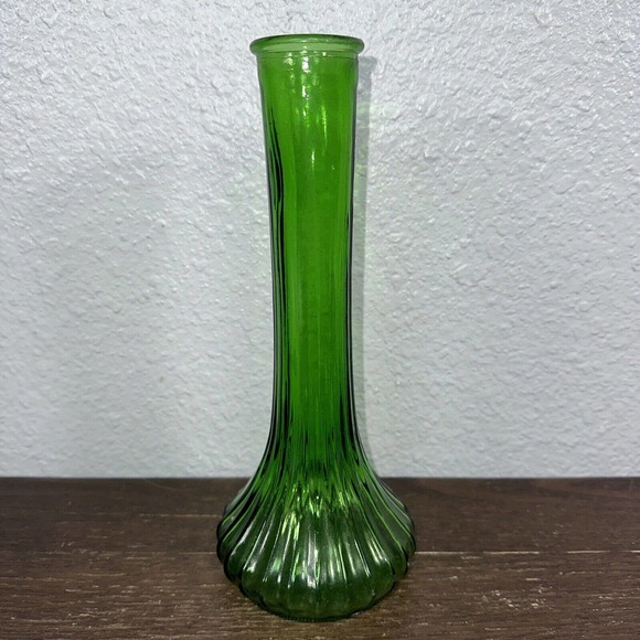 Hoosier Accents Vintage Hoosier Glass 496 9 Emerald Green Bud Vase
